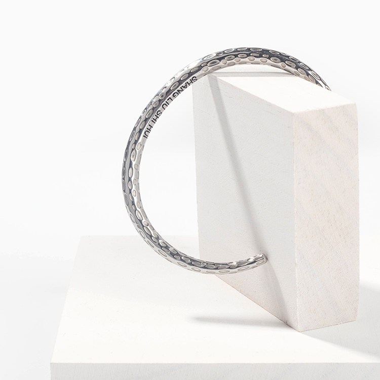 Original European and American small crowdsourced minimalist lukewarm concave point bracelet male and female couples titanium steel bracelet minimalist student ornaments 