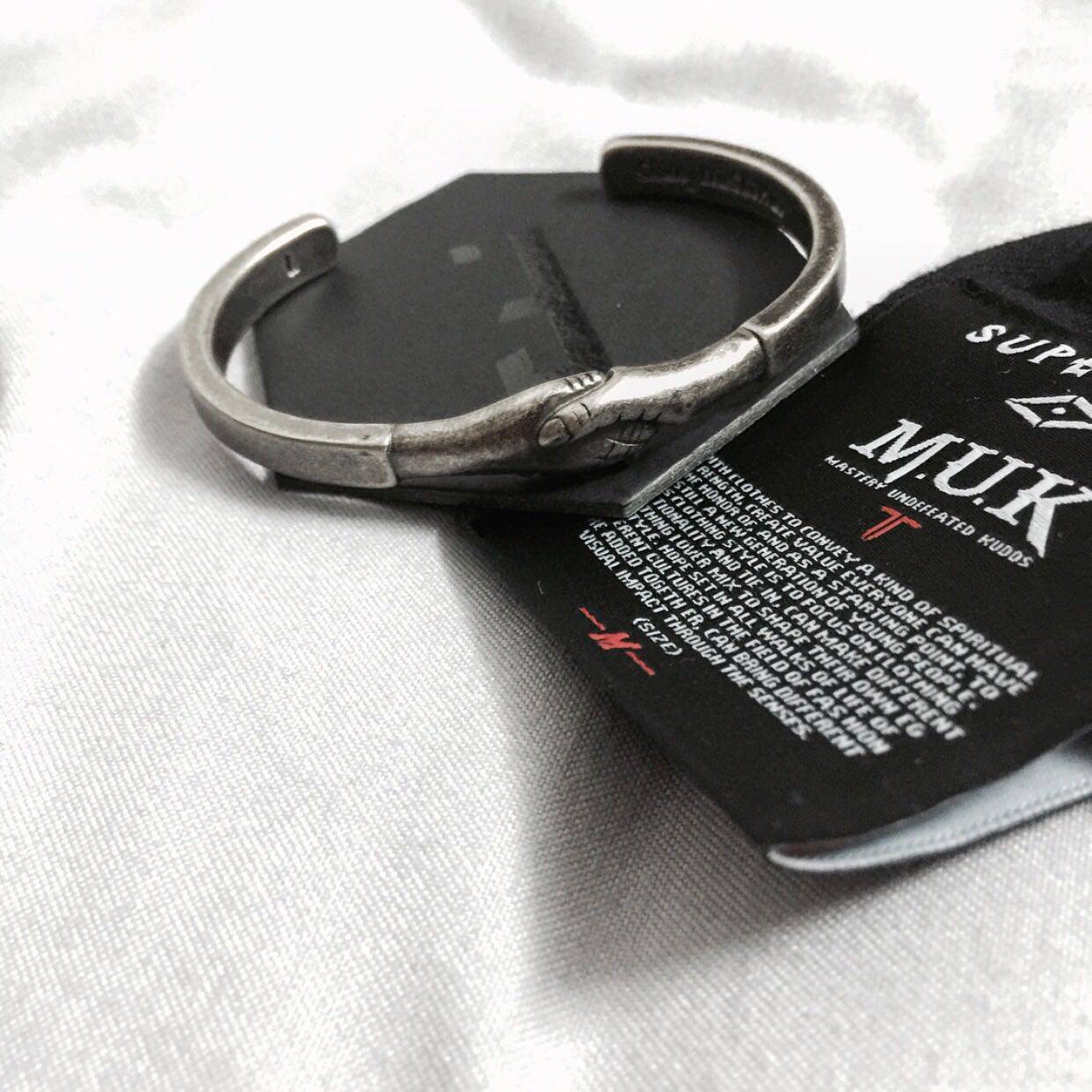 European and American Original Tide Cards Bracelet Retro Handshake Titanium Steel Couples Bracelet for men and women Fashion opening allegory Peace bracelet 