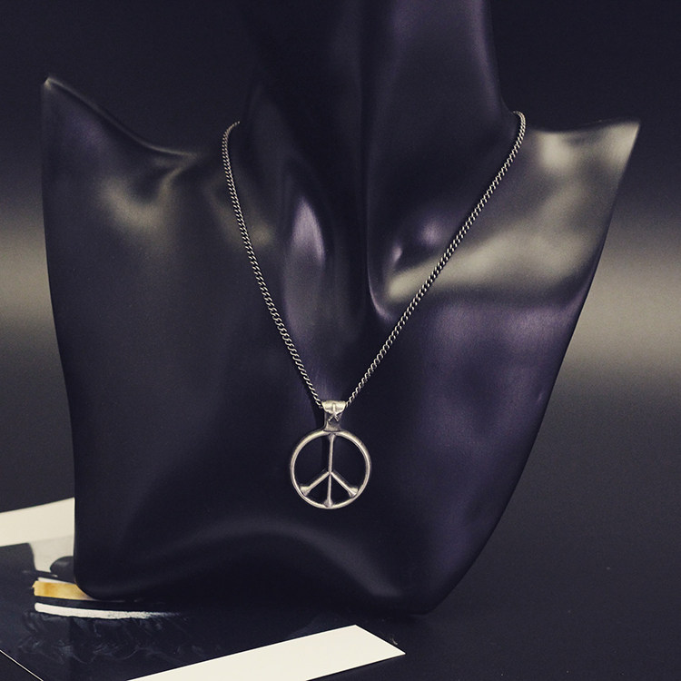 European and American Original Tide Signs Anti-war Peace Sign Retro Ancient Silver Lovers Sweater Men And Women Pendant Necklaces 