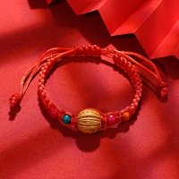 Красная линия цвета жемчужного перлочного ядра