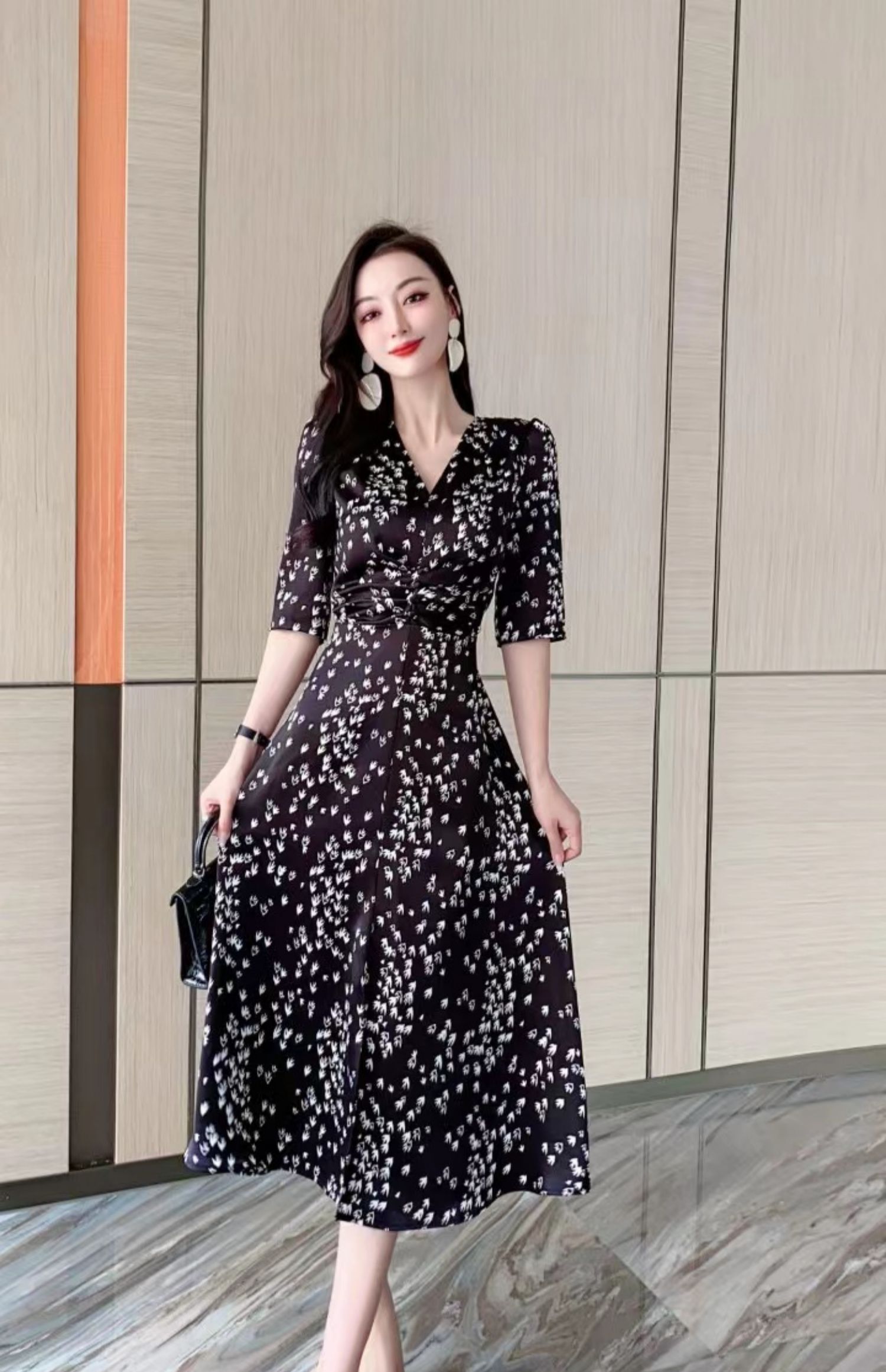 C8739 2550K VÁY ĐẦM LIỀN THÂN NỮ JIARELA MÙA HÈ HỌA TIẾT HOA CỔ CHỮ V THỜI TRANG NỮ G06 SẢN PHẨM MỚI