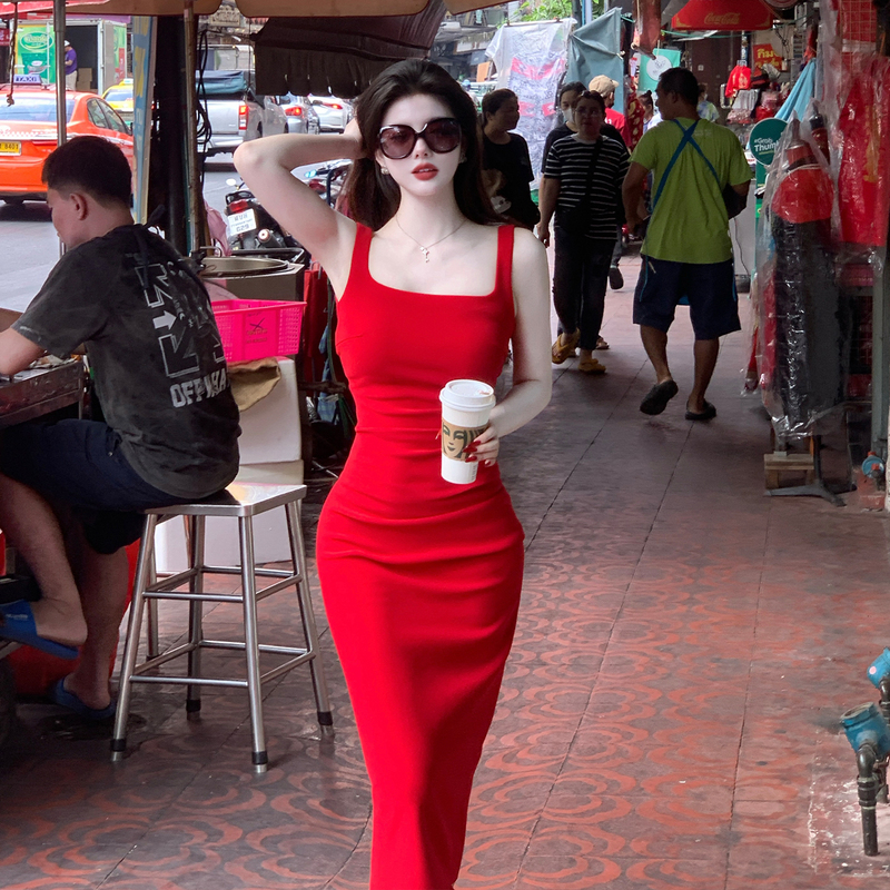 Rosselora【California Afternoon】Red Suspender Dress 2026 Exquisite Fit High-Waisted Bodycon Kendall Jenner Dress