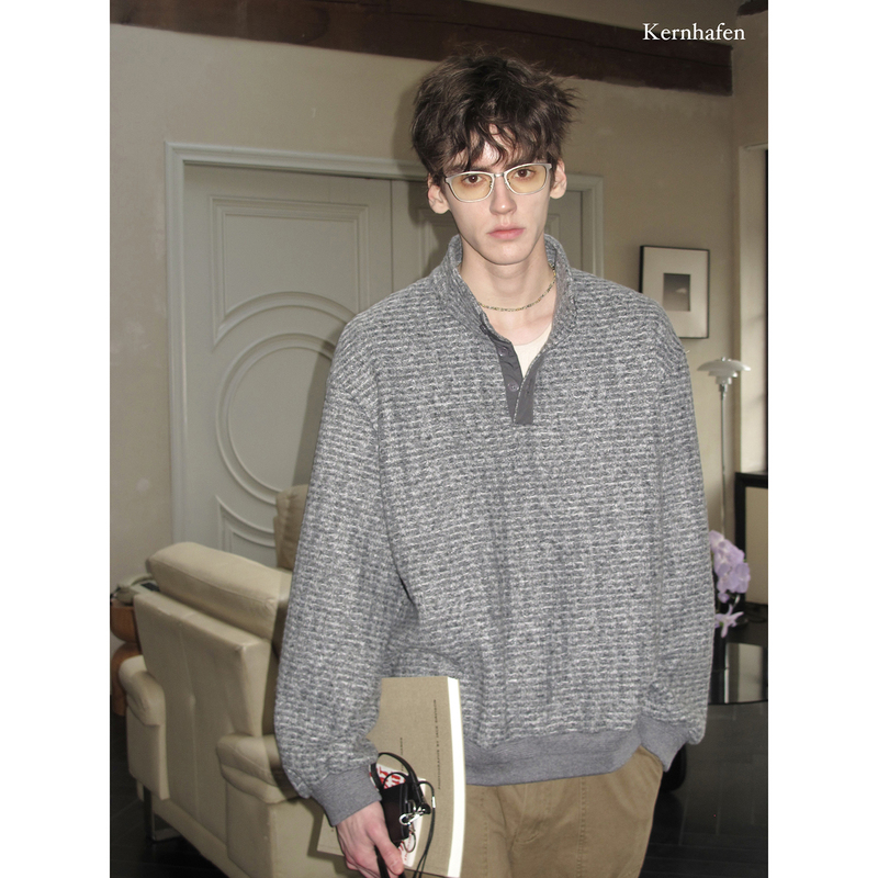 Still Versatile, the Fastest Time to Cut the Tags Off: Two-Tone Lapel Sweatshirt |   Kernhafen