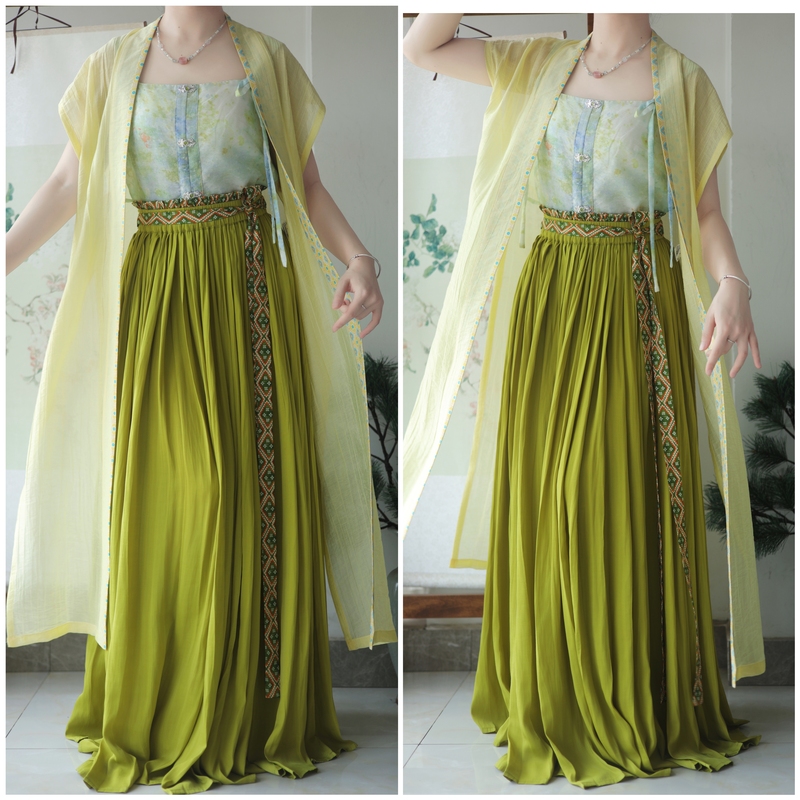 Spring Party | Ready Stock Pleated Skirt Elastic Waist with Lace Trim Island Silk Super Comfortable for Summer