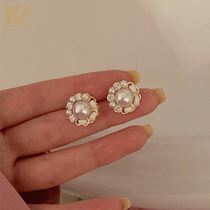 Pearl ear studs 2021 New Tide high-end sense light luxury earrings women sterling silver small fragrant temperament exquisite ear jewelry