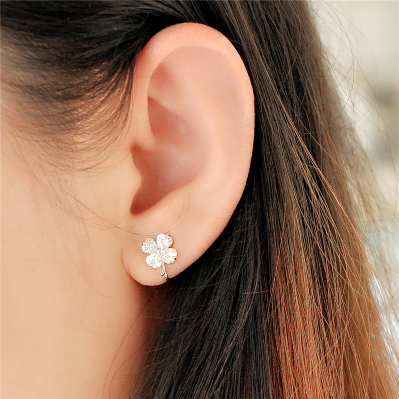 No pierced ear clips women's four-leaf clover sterling silver earrings with small and exquisite temperament hypoallergenic high-end French earrings