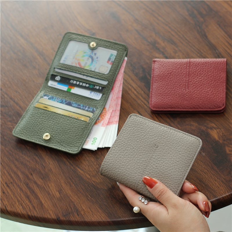 2022 new European and American big-name short clip women's leather simple buckle wallet card slot ultra-thin cowhide collet layer