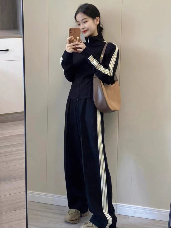 Trendy Sportswear Set for Women, Autumn Loose-Fitting Korean Style Fashionable High-End Sweatshirt Casual Two-Piece Set for Running Trendy Sportswear Set for Women, Autumn Loose-Fitting Korean Style Fashionable High-End Sweatshirt Casual Two-Piece Set for Running