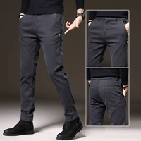 Темно -серой