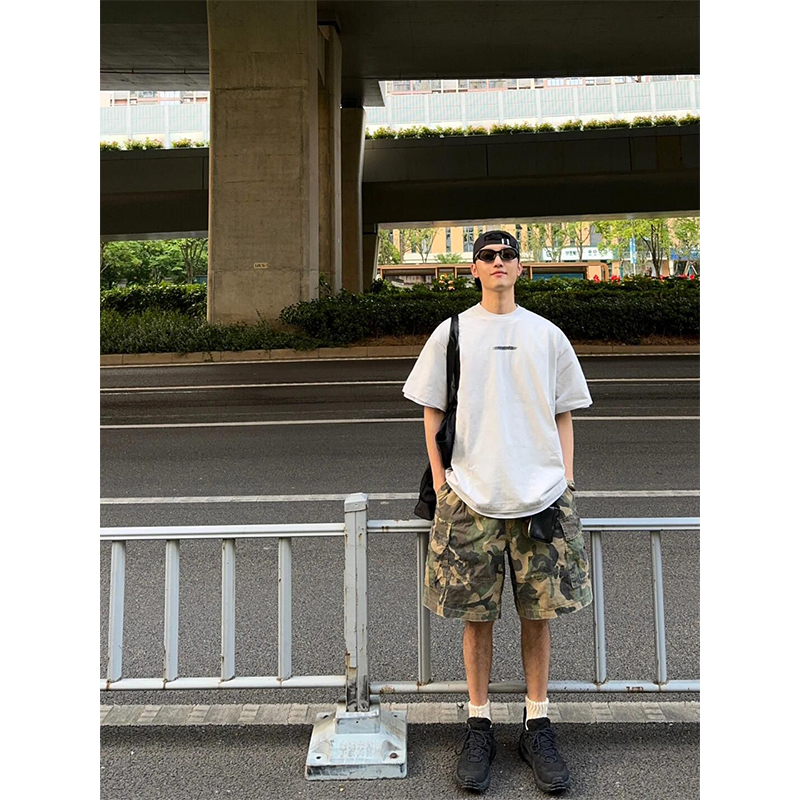 アメリカンレトロ迷彩ワークショーツ、メンズ夏ウォッシュ加工雰囲気のパラシュートロギングパンツ、カジュアルワイドレッグ4-5ポイントパンツ