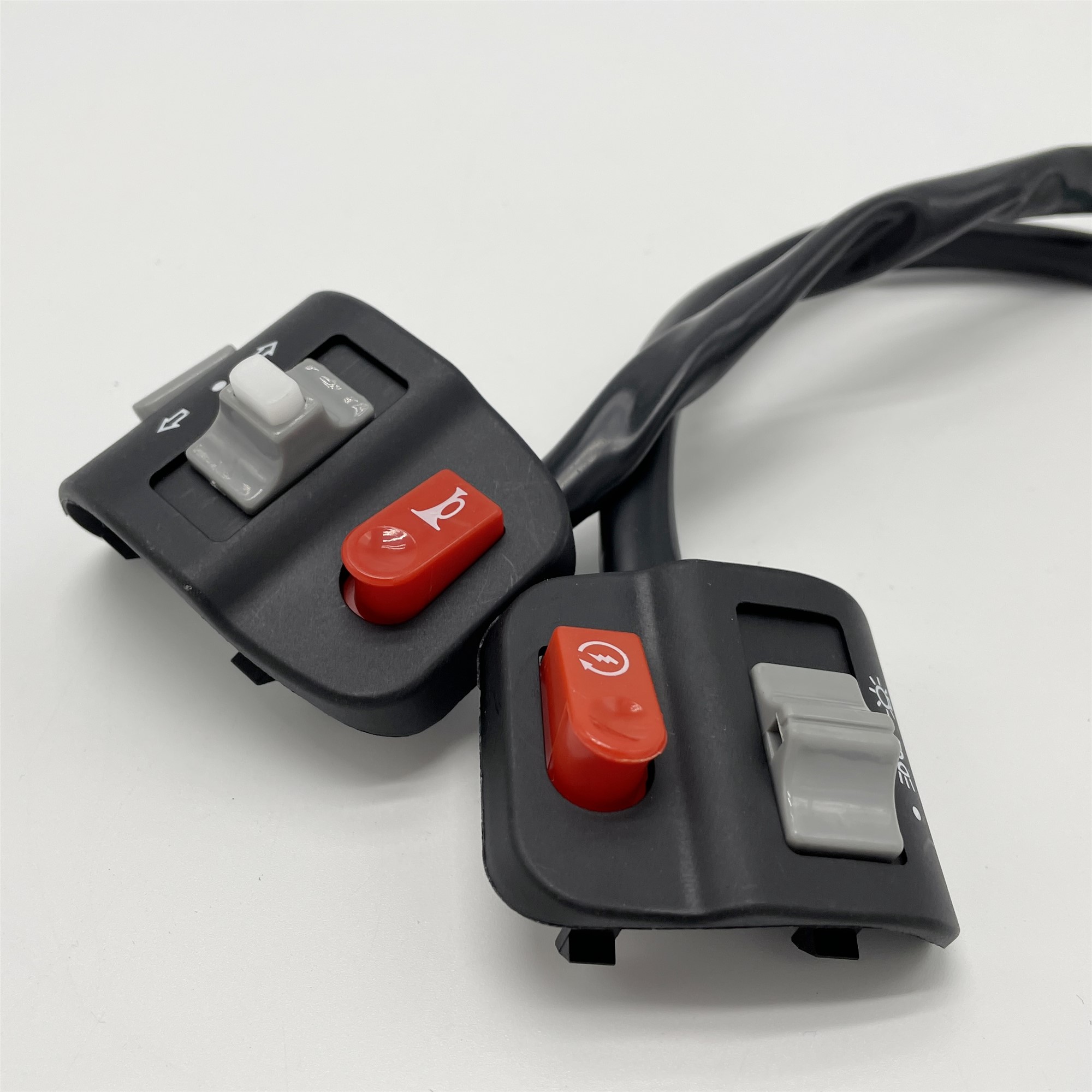 Electric Motorcycle Xunying Shangling Qiaoge Combination Switch Assembly with Handlebar Mount for Headlight/Horn/Turn Signal Light Adjustment