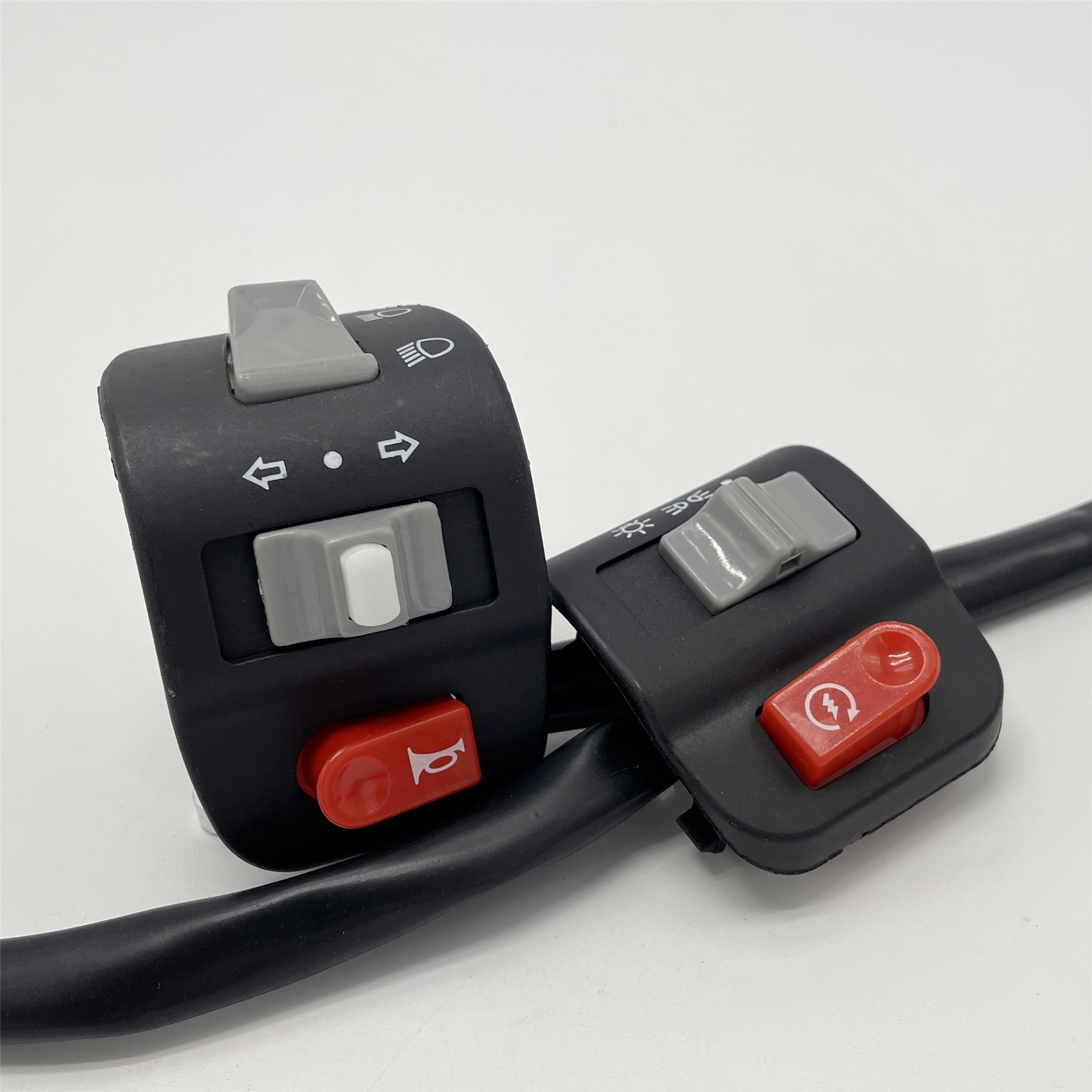 Electric Motorcycle Xunying Shangling Qiaoge Combination Switch Assembly with Handlebar Mount for Headlight/Horn/Turn Signal Light Adjustment