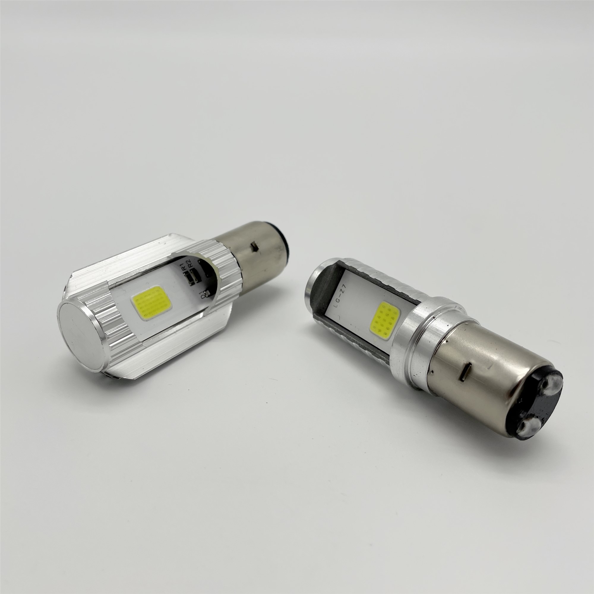 Motorcycle Accessories 35W Front Headlight Bulb Halogen Dual-Claw Led High Brightness White Light Anti-Glare S2 Headlight Lamp Bead