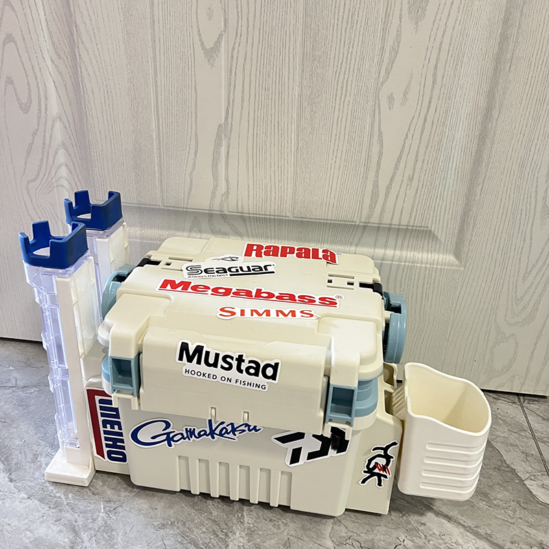 2025年の新ルアーフィッシングボックスMingbangルアー同じスタイルのミニポータブルハンドヘルドは、ステッカー付きのルアーベイトボックスの上に座ることができます