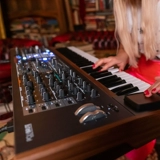 Государственный банк Spot Arturia Polybrute 6 Victor Simulation Simulation Symulation Touch Synthery Матрица градиента