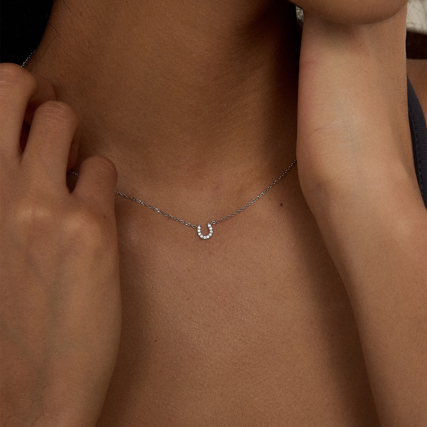 PAUSA ANN s925 絶妙なクラシックミニホースシューフルダイヤモンドハイファイア通勤用ライトラグジュアリーネックレス