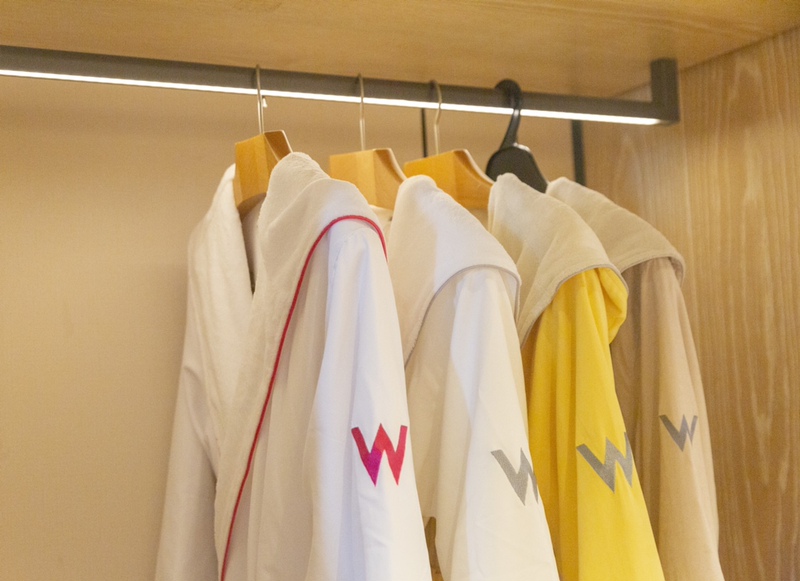 W Five-Star Hotel Bathrobe for Women, Long Nightgown, Couple's Bathrobe, Hooded, Can Be Used for Bathing, Can Be Wrapped Around the Body, Skin-Friendly, Absorbent, Warm and Comfortable