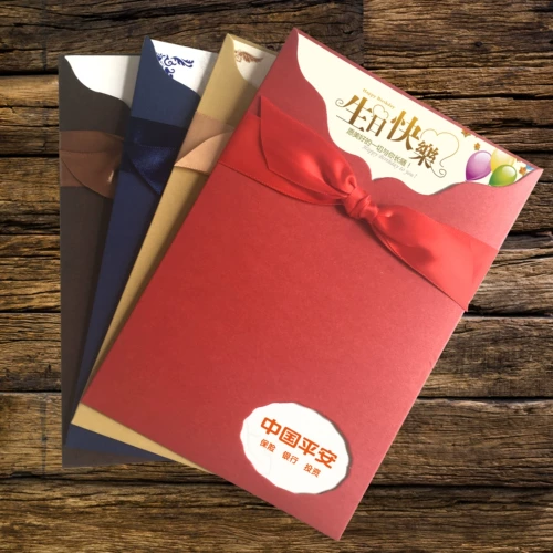 Персонал на день рождения капает в середине фестиваля, Китти,