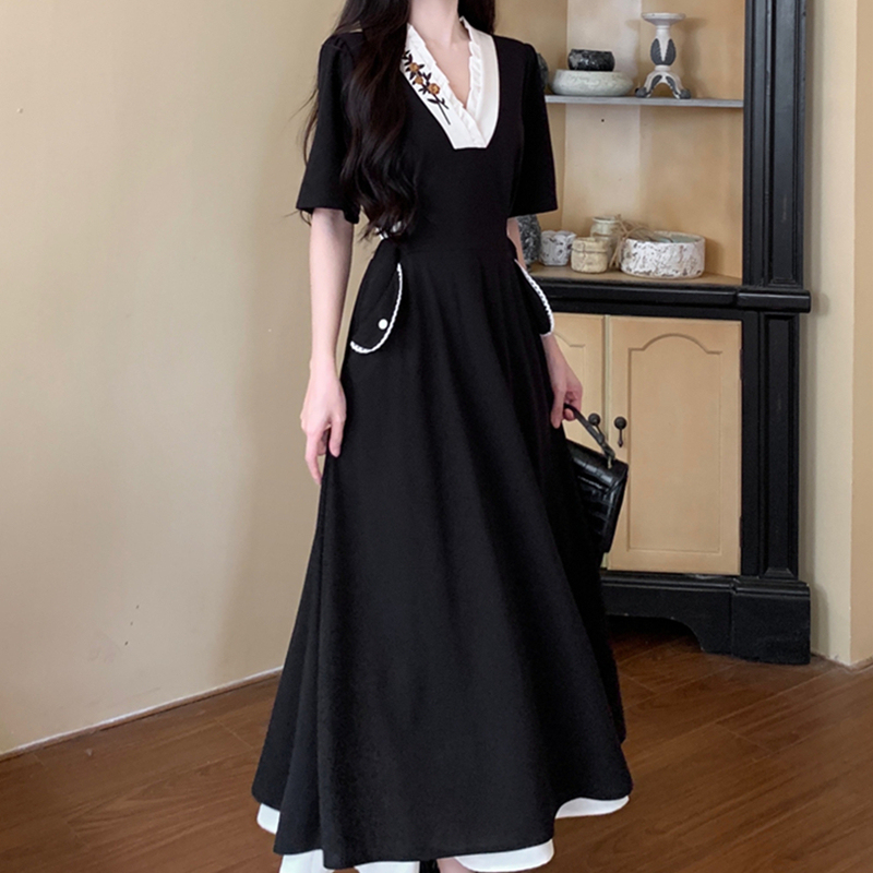 Plus-Size Women's French-Style Design Dress with Contrasting Colors, Lace-Up Embroidery, Summer Waist-Cinching Slimming Hepburn Little Black Dress