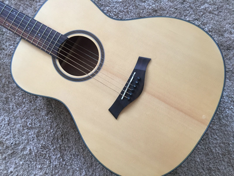 Special price clearing house 4 Ying 1 inch round folk song wood Guitar Original Wood Color Cloud Cedar Veneer Face Single Matt Soundtrack Professional Class
