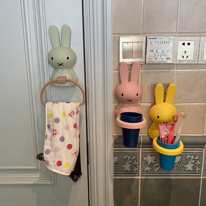 Toothbrush Shelf 2 People Lazy People Cute Wall Hanging a three-four-mouth House toothpaste rack hanging wall free of punch