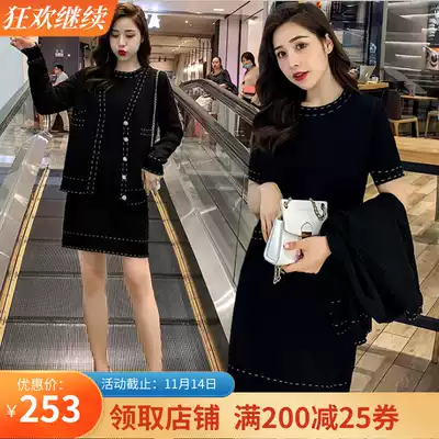 Pregnant women's tide spring and autumn temperament set loose large size tide mother two-piece set does not show the knitting French dress