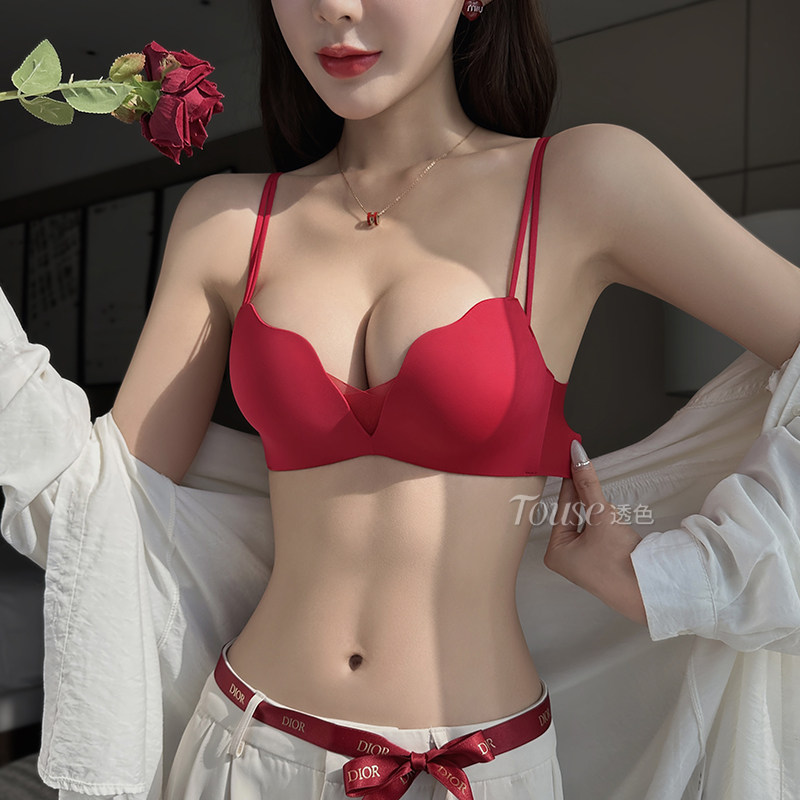 Red underwear for women with small breasts gathered up to look bigger and thicker 2024 new bra and panties animal year suit wedding bride