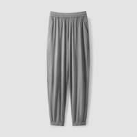 Зеленое дерево ясень