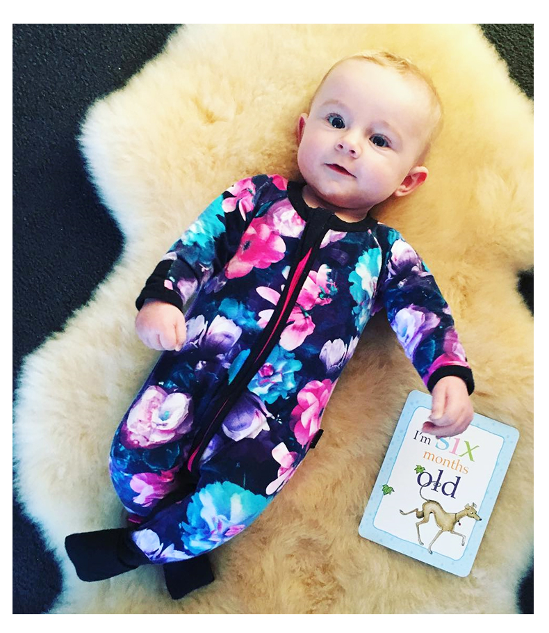 Tiny nhà đích thực iris hoa bé gái jumpsuit cotton mùa xuân và mùa thu bé áo choàng dài tay ra ngoài romper bodysuit
