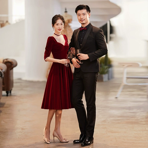 Бордовое элитное бархатное вечернее платье, яркий броский стиль