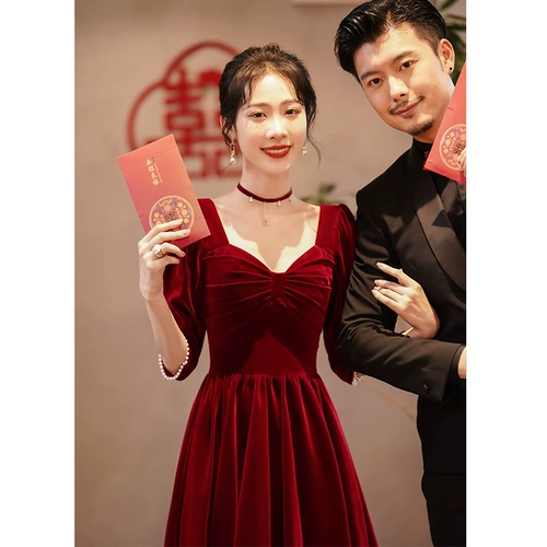 Бордовое элитное бархатное вечернее платье, яркий броский стиль