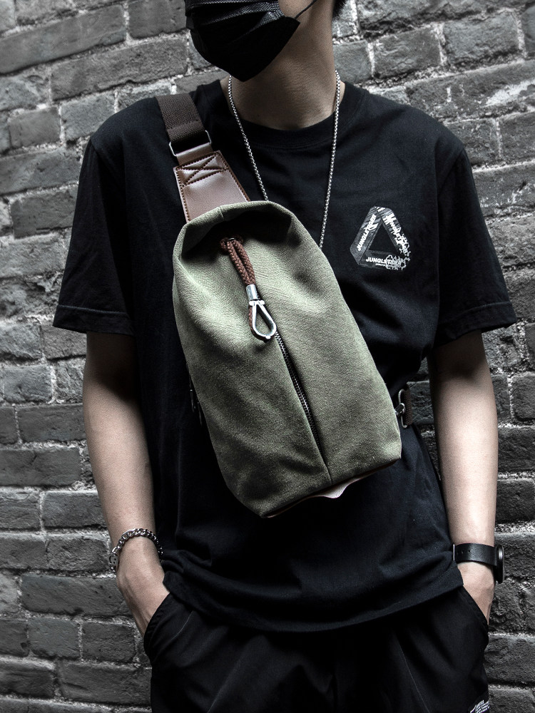 Hong Kong men's new boomers Chest Bag Individuality Single Shoulder Bag Sports Purse canvas Mini small bag Slanted Satchel Bag