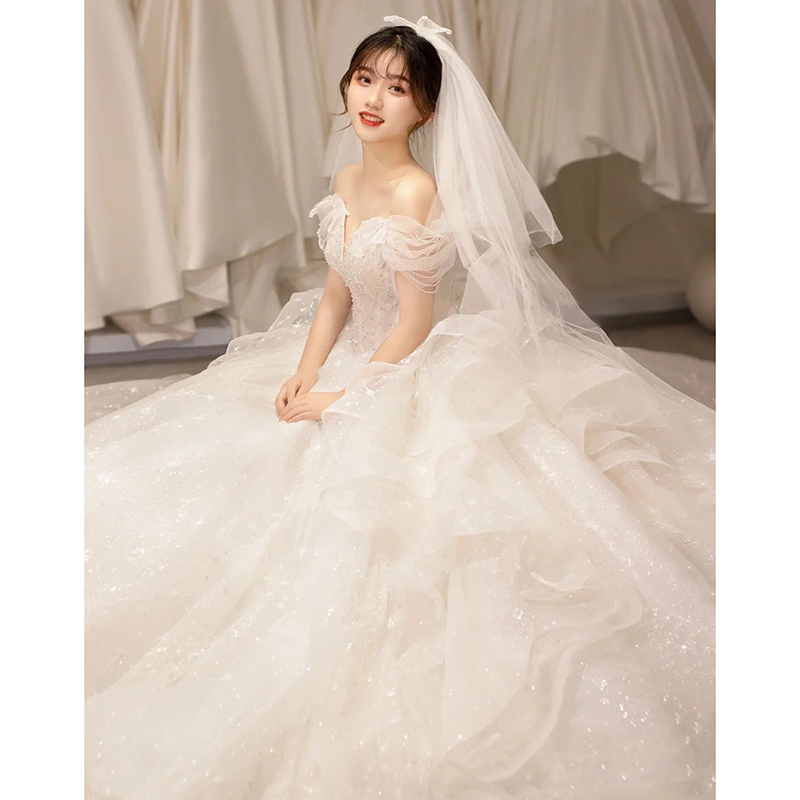 One -shoulder French light wedding dress 2022 new bride main yarn high -level sense V -neck retro small pregnant woman dragging tail One -shoulder French light wedding dress 2022 new bride main yarn high -level sense V -neck retro small pregnant woman dragging tail