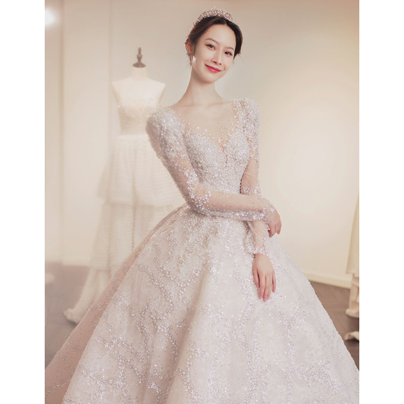Elite winter wedding dress for pregnant, french style, 2023 collection, long sleeve Elite winter wedding dress for pregnant, french style, 2023 collection, long sleeve