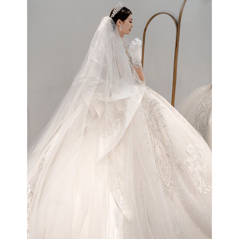 High -end wedding dresses 2023 new bride little people in the princess princess, the heavy work V -neck French retro, long tail High -end wedding dresses 2023 new bride little people in the princess princess, the heavy work V -neck French retro, long tail