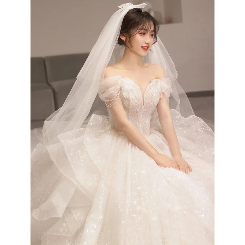 One -shoulder French light wedding dress 2022 new bride main yarn high -level sense V -neck retro small pregnant woman dragging tail One -shoulder French light wedding dress 2022 new bride main yarn high -level sense V -neck retro small pregnant woman dragging tail