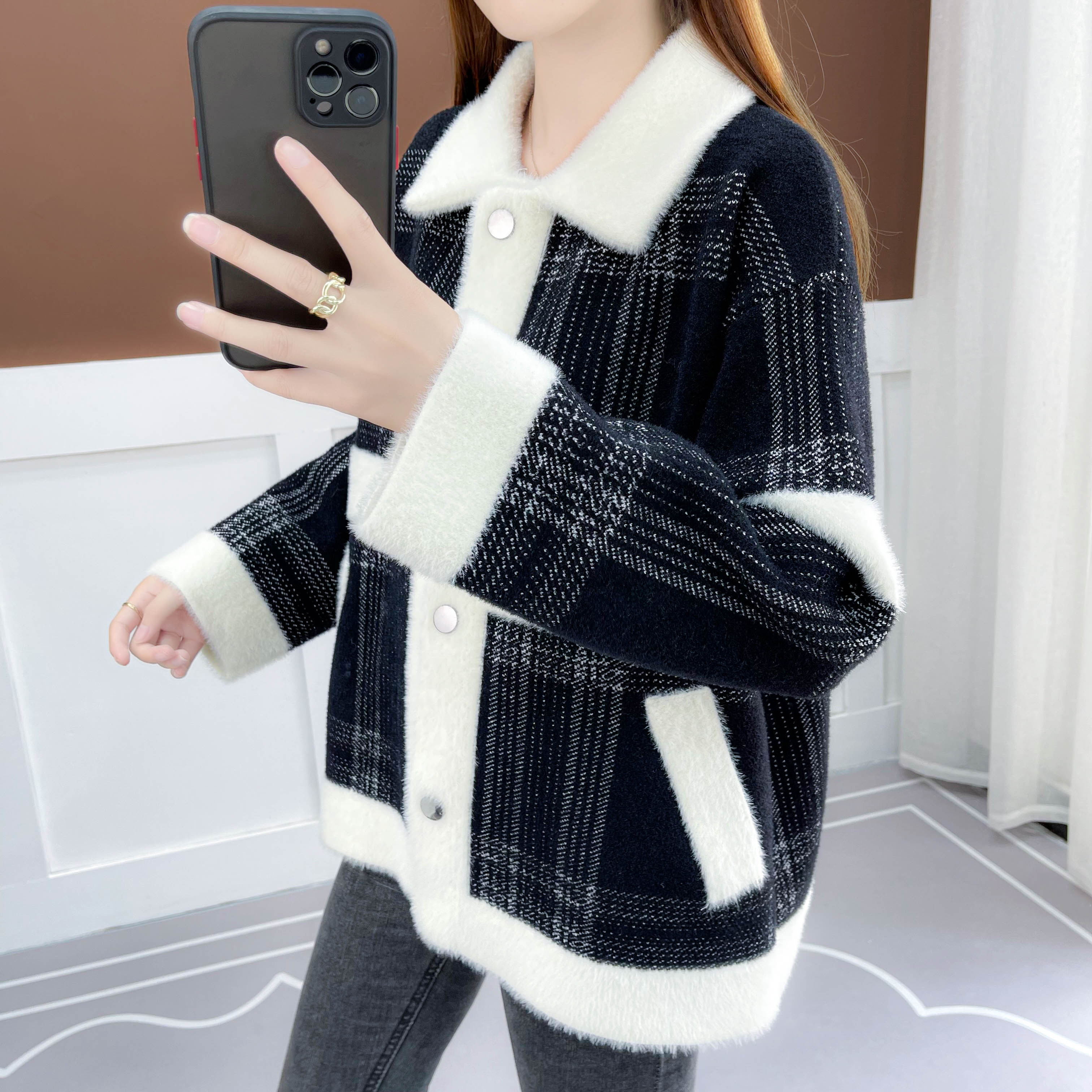 Women's jacket 2022 new commuter autumn and winter women's sweater fashion all-match loose temperament square collar plaid cardigan top