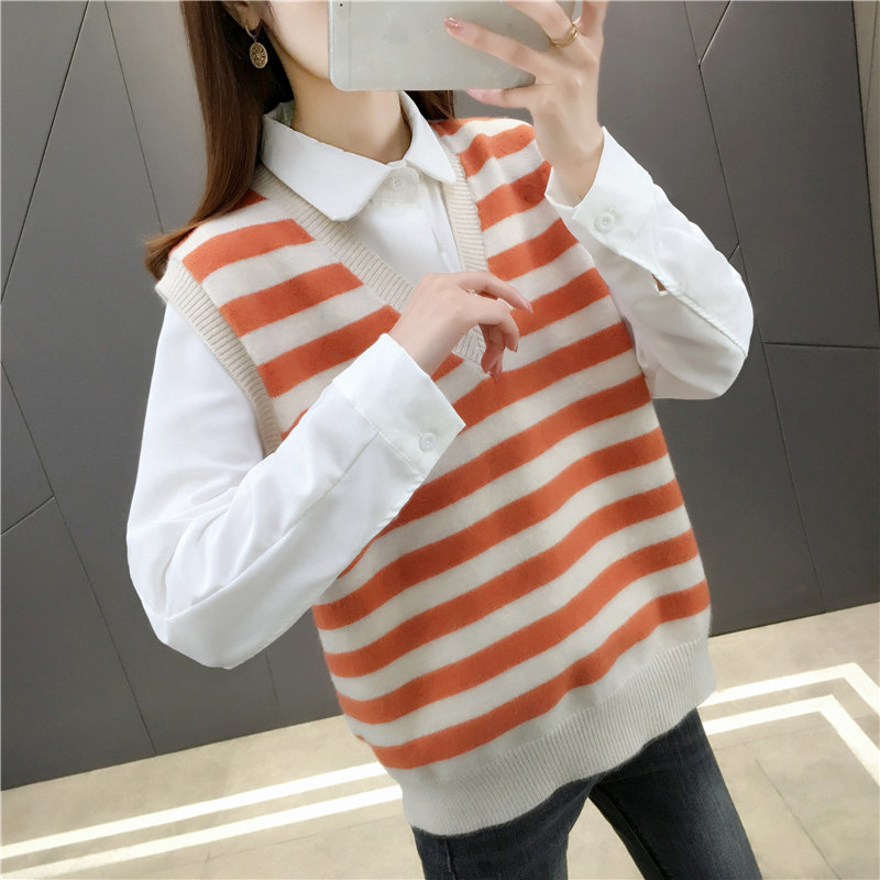 Striped knit waistcoat 2021 new female outlap small vest stack wearing loose Korean version 100 lap fall horse pinch tide