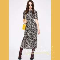 Lonely spot US dollskill chicks in black cashew with a long dresses in a dress