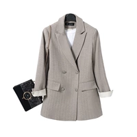 Абрикосовый пиджак классического кроя