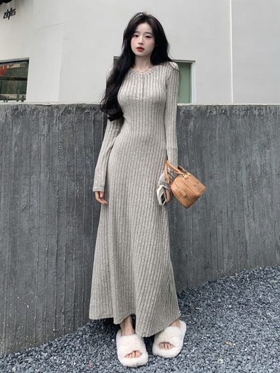 French-Style Half-Open Collar Long-Sleeve Knit Dress for Women, Suitable for Spring, Autumn, and Winter, with a Slim Waist and Fitted Design, Ideal as a Base Layer or Sweater Dress