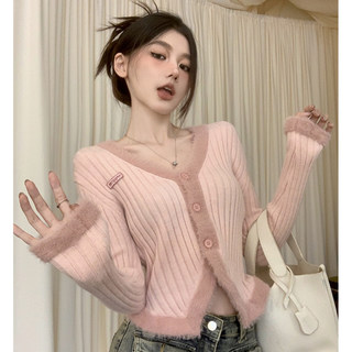 Женский кардиган с V-образным вырезом и нерегулярными меховыми вставками, укороченный облегающий вязаный кардиган на весну и осень, топ с завышенной талией.