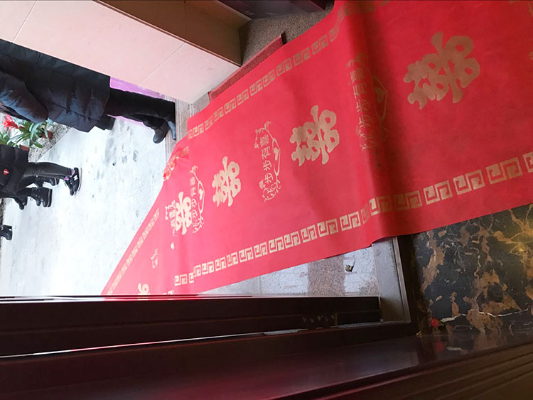Dày đám cưới thảm không dệt nguồn cung cấp đám cưới hi từ lễ kỷ niệm bố trí cảnh dùng một lần thảm đỏ giá thảm trải sàn