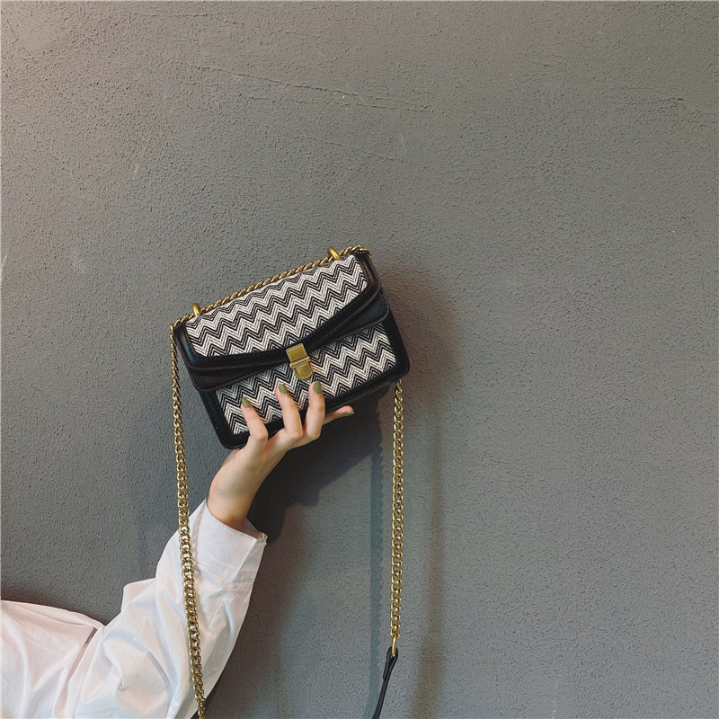 French niche casual high-end small bag women 2021 new cross-body bag foreign pie explosive vintage chain bag tide