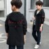 Boys mùa xuân áo khoác 2020 mới Trung Quốc Đại học Trẻ em Hàn Quốc phiên bản Casual Xuân Thu Jacket Trung bình Dài trùm đầu áo khoác áo gió Tide 