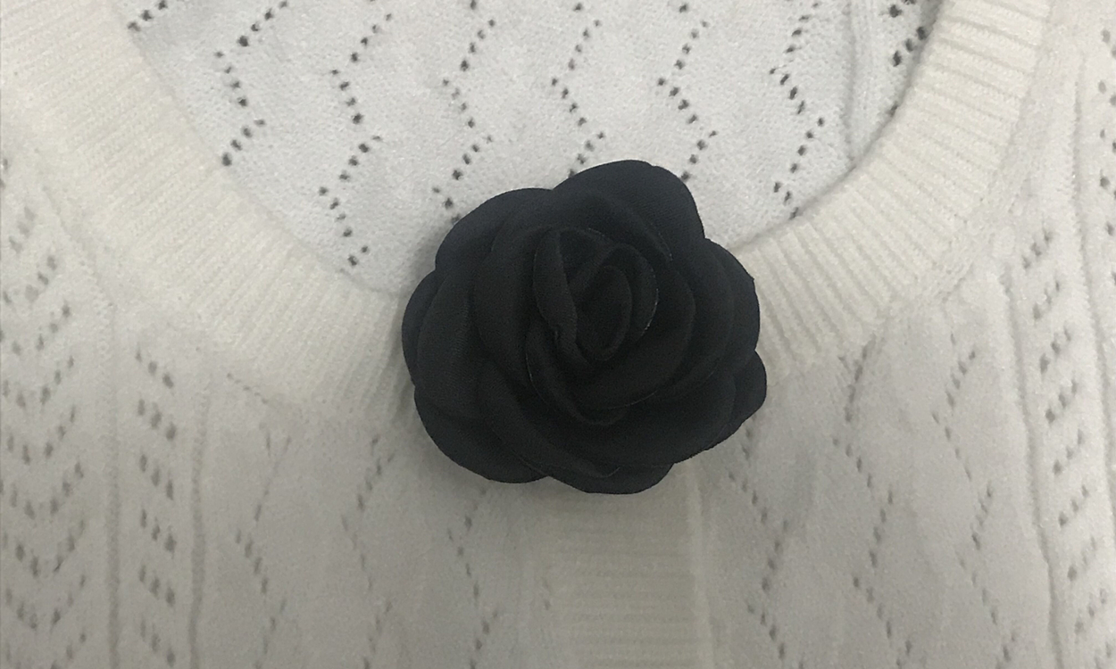 Nah đậu cát loạt loạt / retro baroque lụa satin thủ công ba chiều hoa hồng trâm cài tóc - Trâm cài huy hiệu đảng cài áo