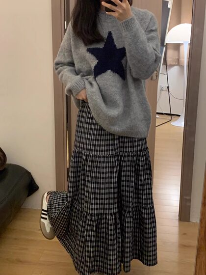 Soft and Cozy Five-Pointed Star Round-Neck Pullover Knit Top for Women, Gray Graffiti Loose Fit Autumn and Winter Lazy College Style Sweater