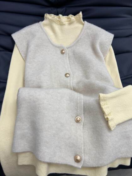 Korean-Style Gentle Yellow Lace Knit Sweater for Women, Autumn and Winter, Stylish and Beautiful, Soft and Cozy Inner Layer Base Shirt Set, Trendy Top
