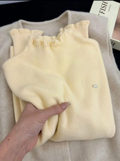 Korean-Style Gentle Yellow Lace Knit Sweater for Women, Autumn and Winter, Stylish and Beautiful, Soft and Cozy Inner Layer Base Shirt Set, Trendy Top