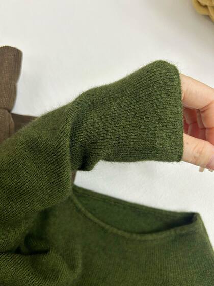 Vintage Green Unique and Beautiful Base Layer Sweater for Women, Autumn and Winter Warm Knit Inner Layer with Stand Collar, Soft and Trendy Top